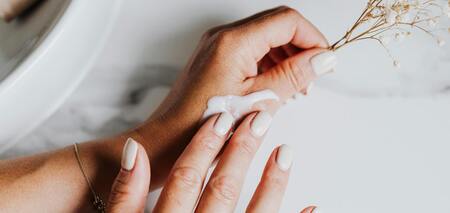 5 питательных домашних кремов для рук для сухой кожи зимой