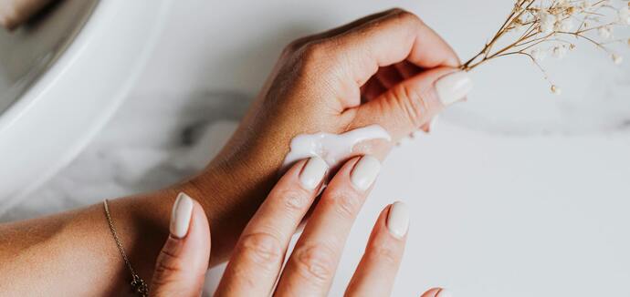 5 питательных домашних кремов для рук для сухой кожи зимой