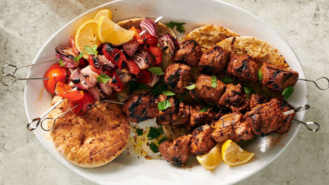 The most delicious pork collar kebabs: what to marinate the meat in