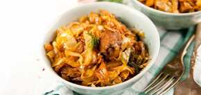 Young stewed cabbage with meatballs and sauce: a recipe for a budget and hearty dinner dish