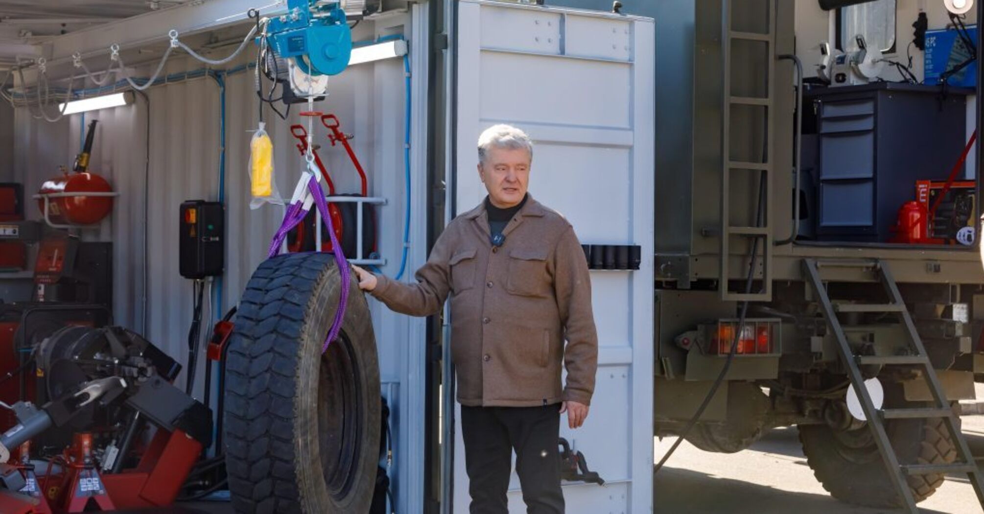 "This is our contribution to Victory": Poroshenko reports on purchased aid for AFU, which has already exceeded UAH 400 million