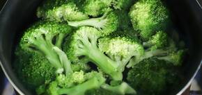 Способствует здоровью костей и кожи: преимущества брокколи для организма