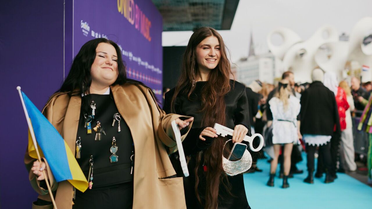 "We changed our shoes on the fly". The singer alyona alyona addressed the haters with irony, and Jerry Heil spoke about the reaction of foreigners to Teresa & Maria