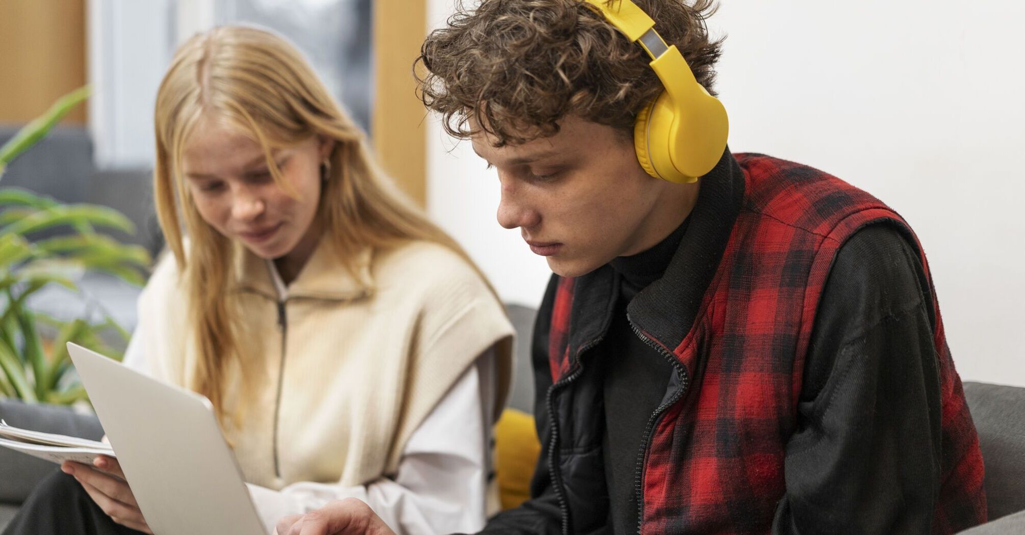 "99.9% of students use AI to write essays": Irish professor warns of danger