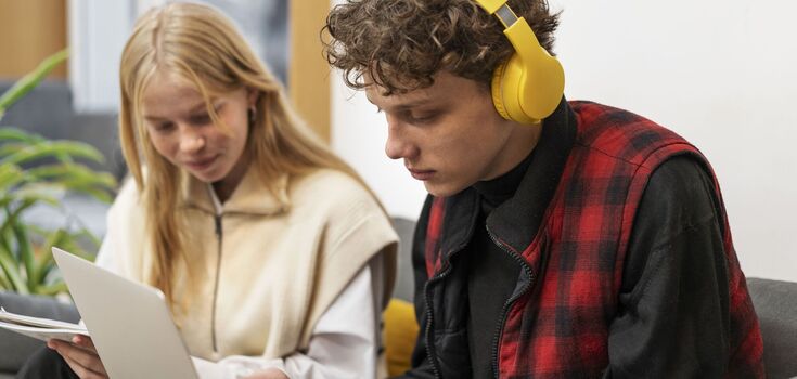 "99.9% of students use AI to write essays": Irish professor warns of danger