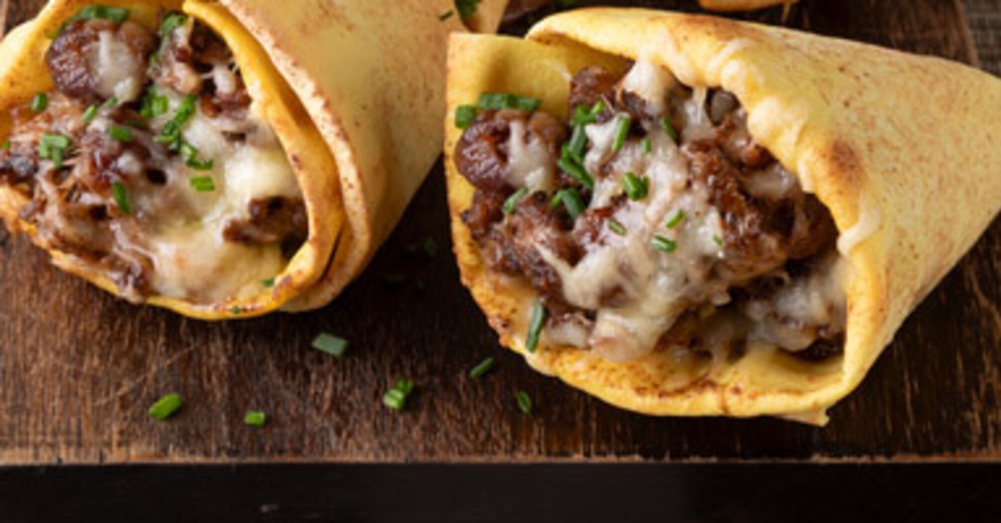 Simple pita bread appetizer with two fillings: how to prepare