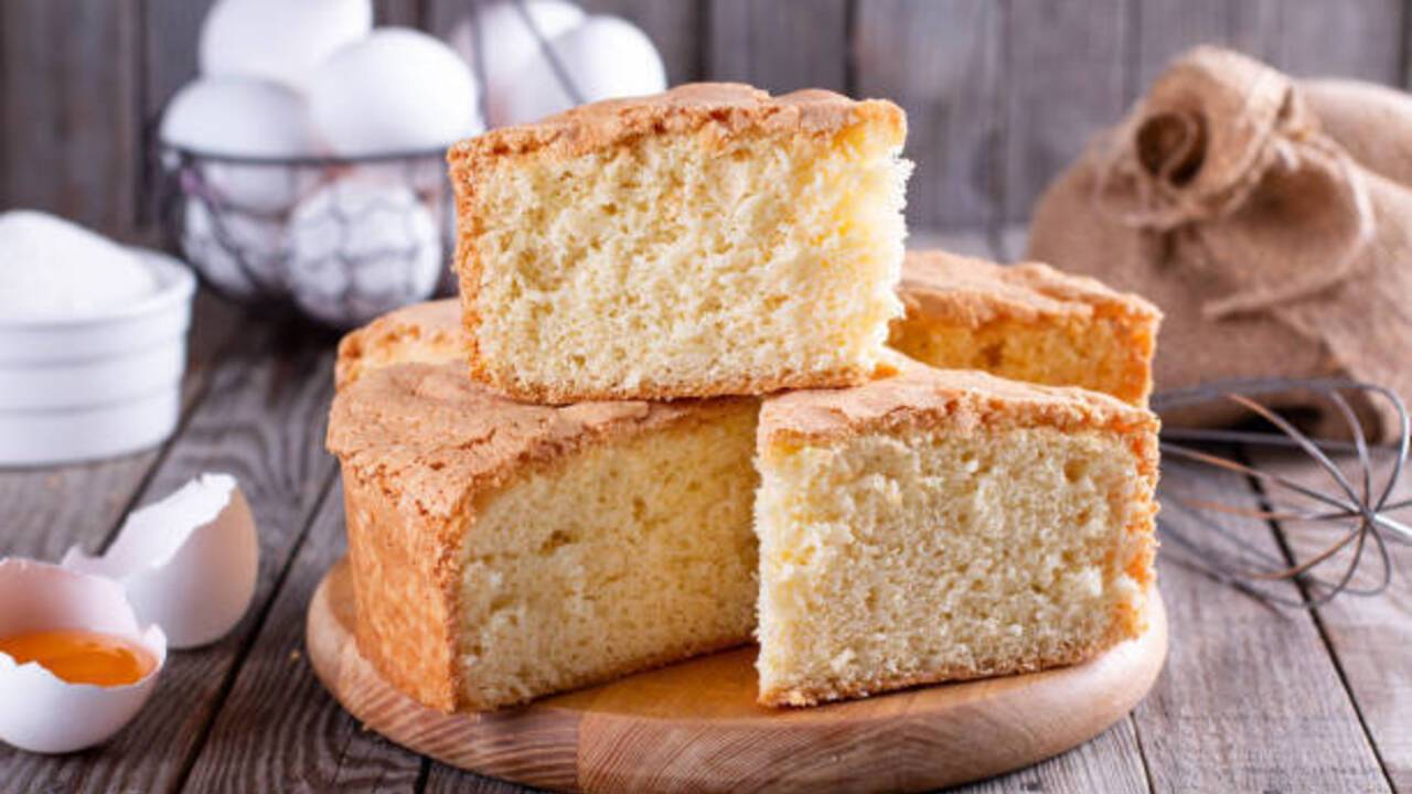 Caramel sponge cake that always turns out fluffy: what to make with