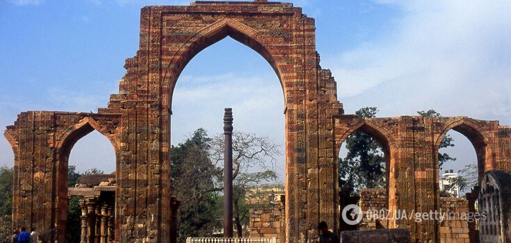 Stainless iron: what is the secret of India's world-famous 'wishing pillar' and what this 1,600-year-old column look like