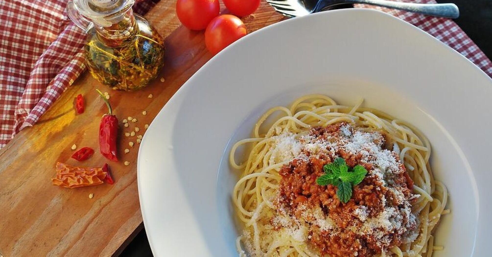How to cook pasta with minced meat in the oven: a recipe for a simple dinner