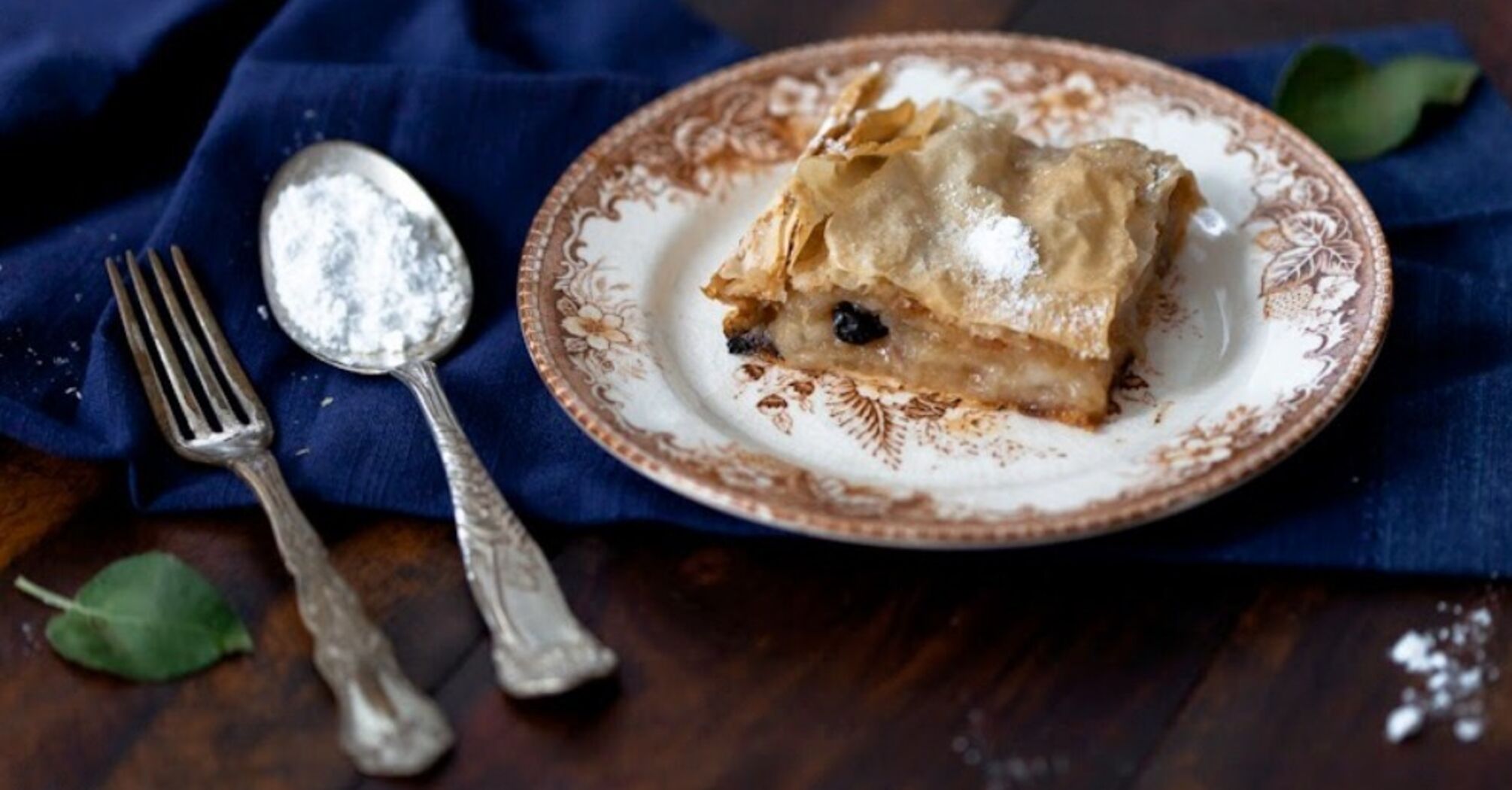 Lazy apple pie made from pita bread: an elementary pastry recipe