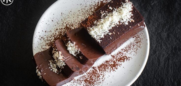 No-bake chocolate and milk dessert: freezes in the refrigerator