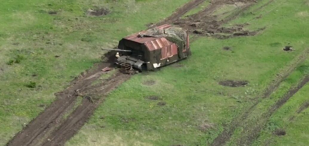 The occupiers use bizarre sheds to hide tanks in the Bakhmut direction: they create serious problems
