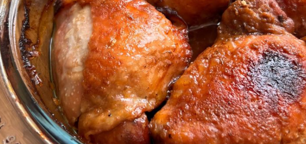 The juiciest chicken thighs in the oven: what to bake them with