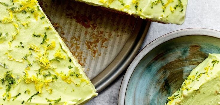 Avocado cake without sugar and flour: no need to bake
