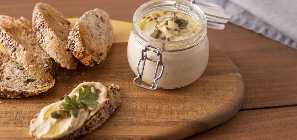 Light and tasty egg pate: a simple and nutritious dish