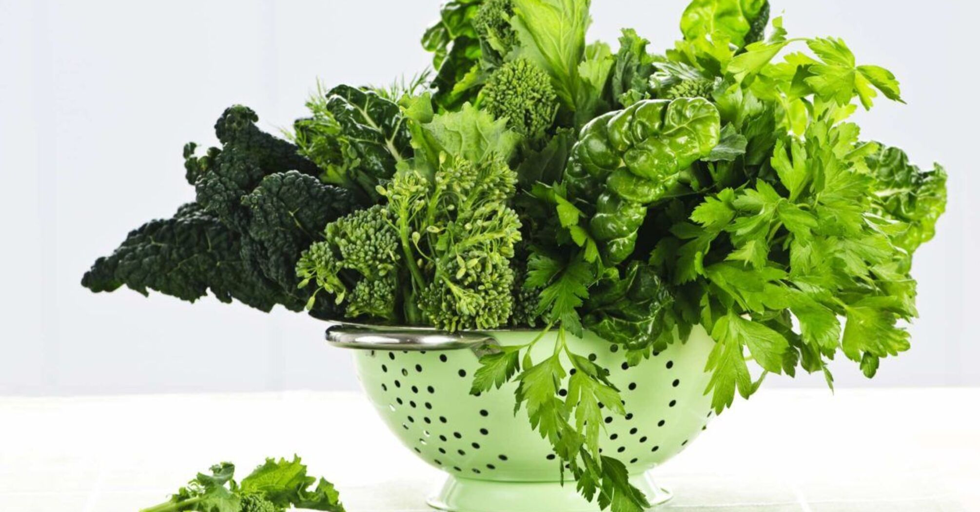 Quickly wilt and turn black: how not to store fresh herbs