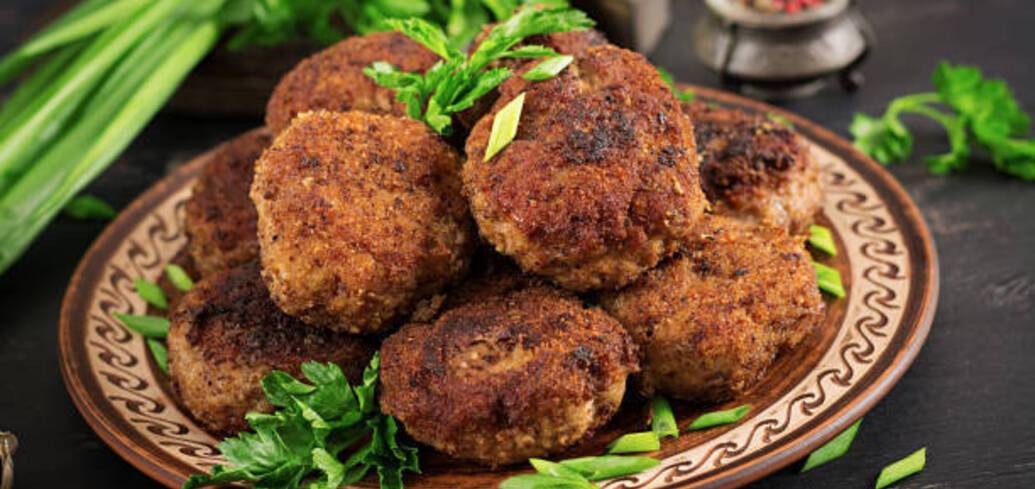 The ingredient that will make cutlets juicy: a recipe without flour and bread