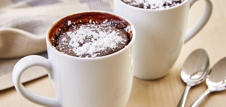 Fluffy cupcakes in the microwave in 5 minutes: recipe for vanilla and chocolate