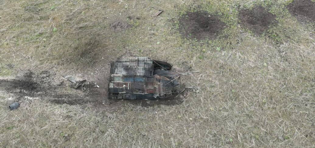 EW did not help: AFU destroys the infamous Russian 'turtle tank' near Krasnohorivka. Photo