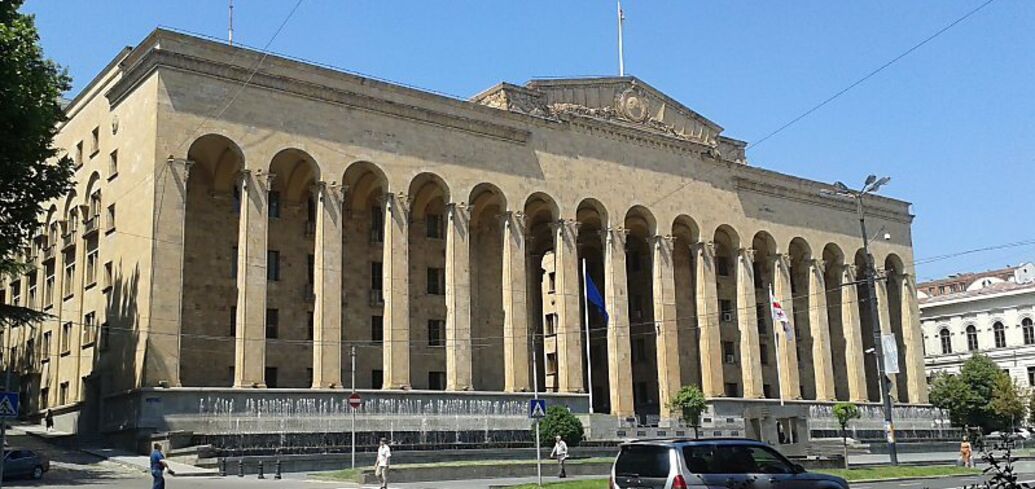 Gruziński parlament w końcu przyjął ustawę o 'zagranicznych agentach': dlaczego wybuchły wokół niej skandale