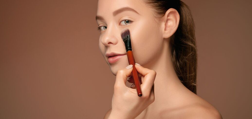 How to tighten your face in minutes: the concealer trick