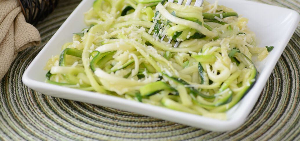 Delicious zucchini pasta instead of high-calorie pasta: perfect for lunch