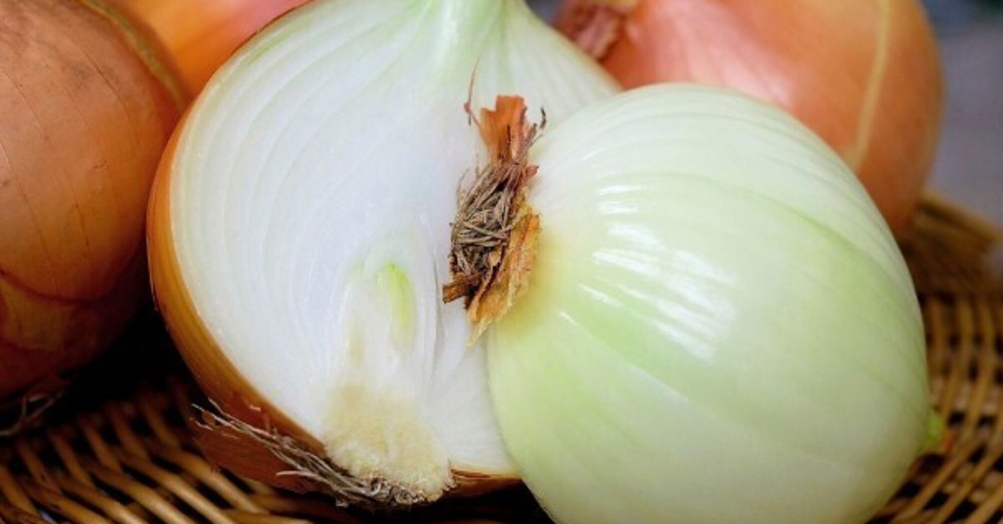 How to quickly chop onions without crying: a very effective way