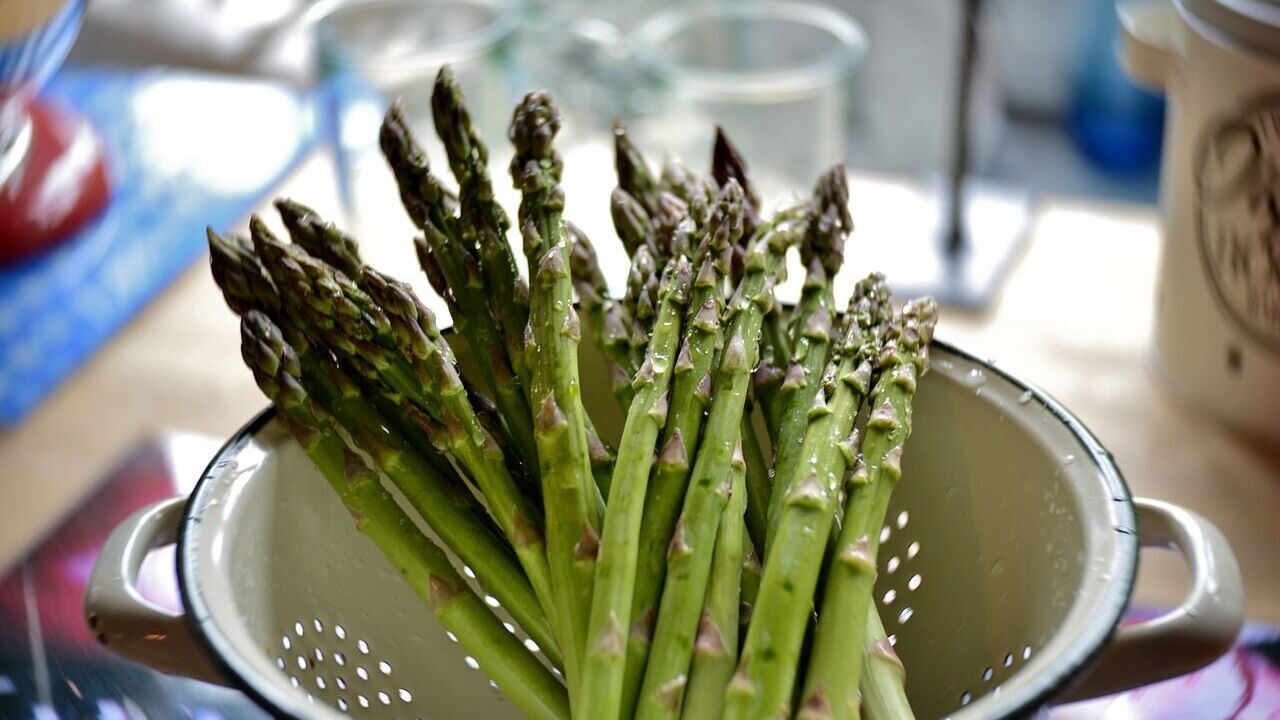 How to cook asparagus properly to make it soft: we share an easy way