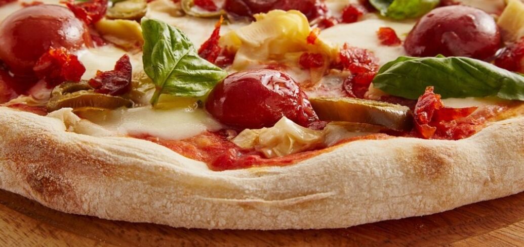 Delicious homemade pizza for children: dough without yeast and eggs