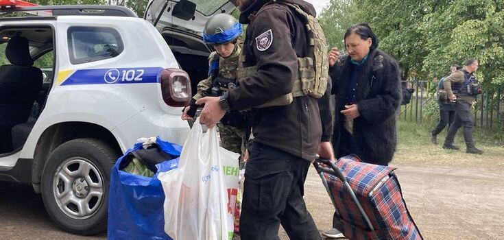 Occupants in Vovchansk started "hunting" for civilian and police cars amid evacuation of the city: what is happening