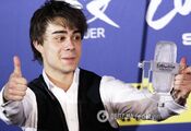 Nie on jeden stłukł kryształowy mikrofon. Internet przypomniał kompromitację na Eurowizji 2009
