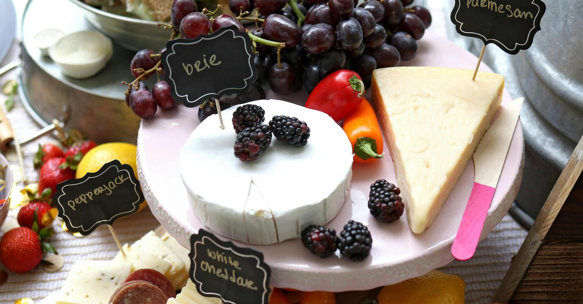 What to do with cheese to keep it fresh longer: an interesting life hack from the star