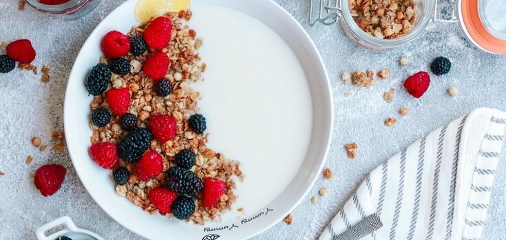 How to cook delicious oatmeal for breakfast: a recipe with milk