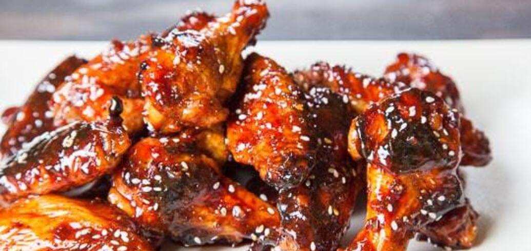 Golden fried wings in teriyaki sauce: the meat just melts in your mouth