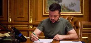 Zełenski podpisuje ustawę o mobilizacji skazanych: kiedy wejdzie w życie