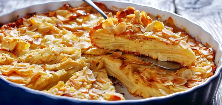 Lush Charlotte: the simplest homemade apple pie for tea