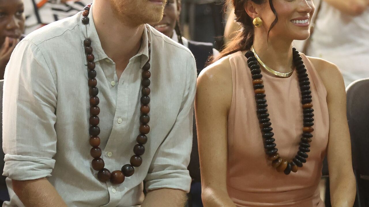 "To brak szacunku". Meghan Markle spotyka się z ostrą krytyką za swój strój podczas podróży do Nigerii: co jest w nim nie tak