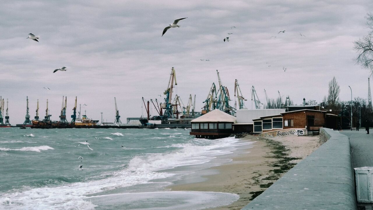 Russian occupiers lack workers for the seized port in Berdiansk