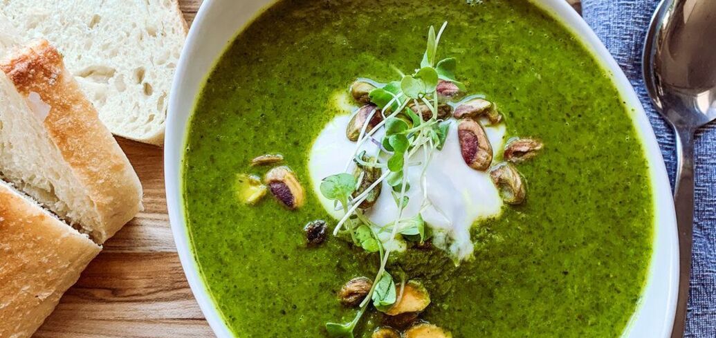 How to make a healthy summer soup: with peas and arugula