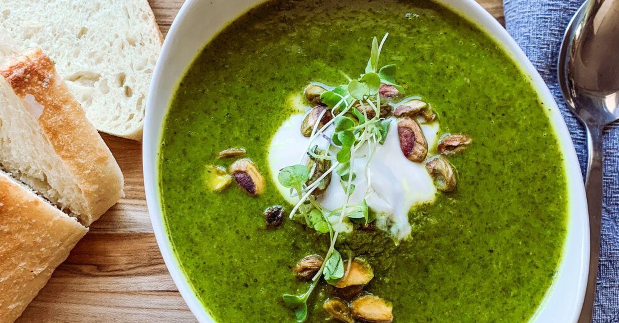 How to make a healthy summer soup: with peas and arugula