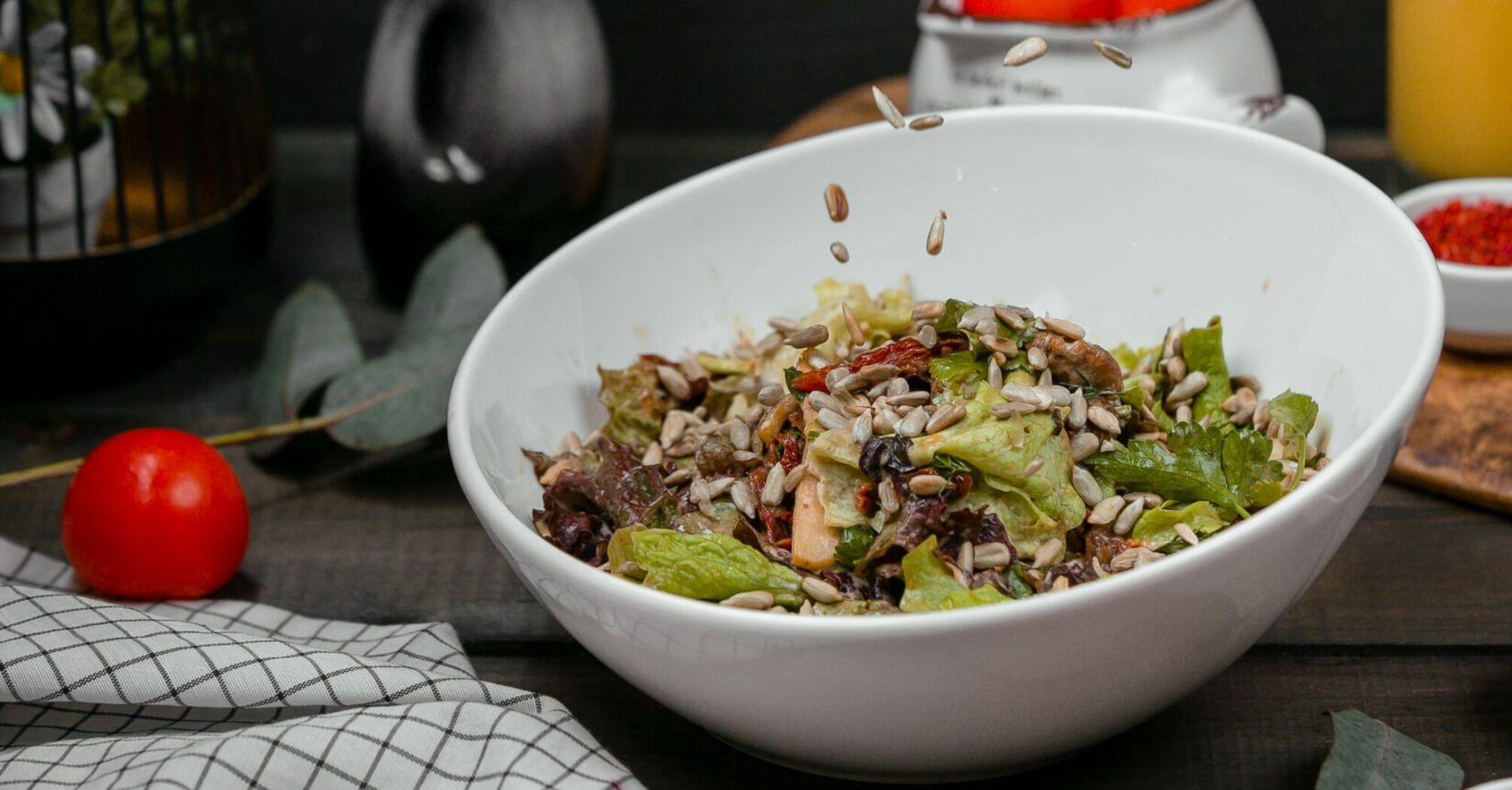 Tender liver salad: simple and nutritious