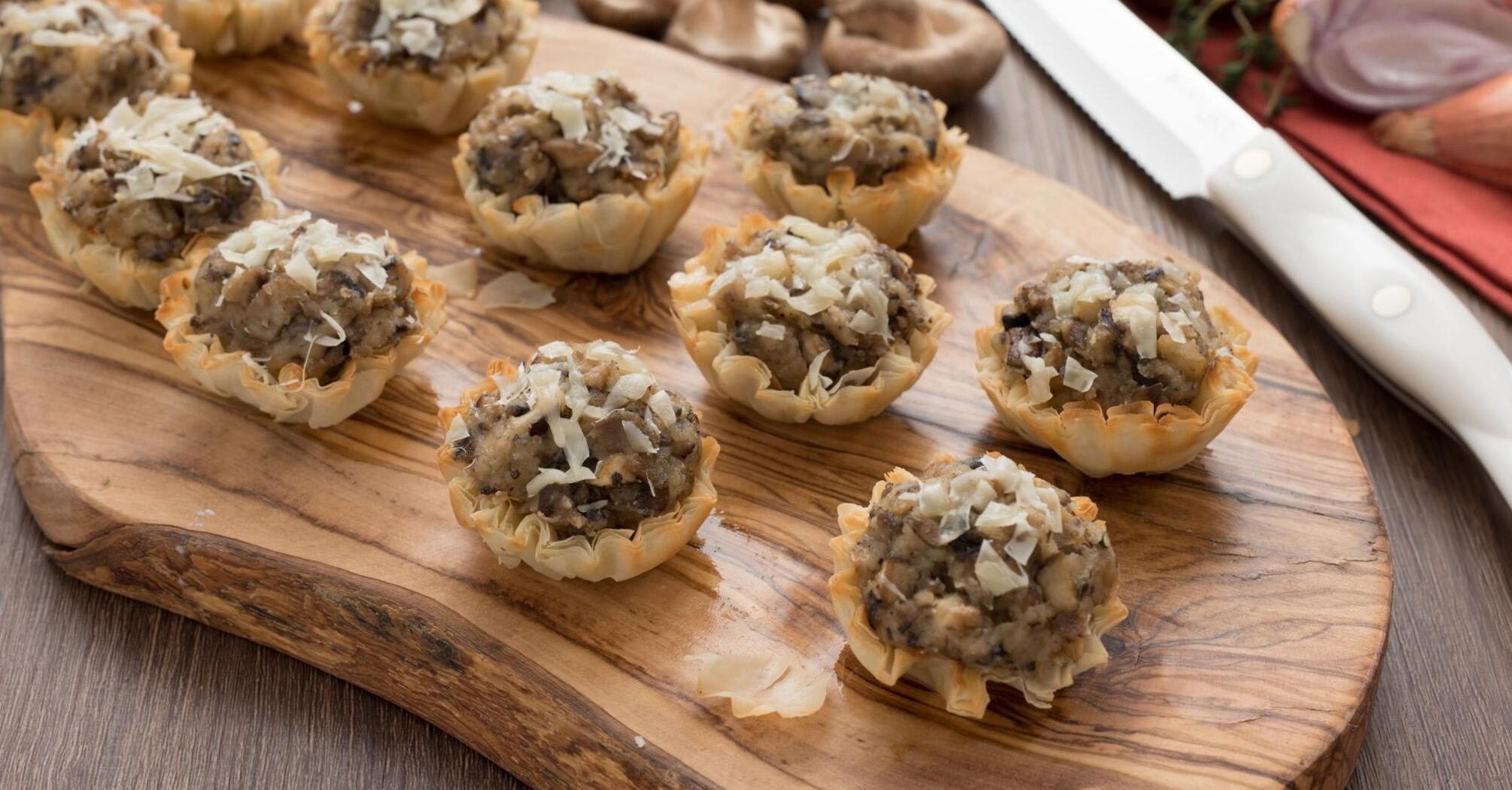 How to make delicious tartlets for a festive table: a variant of an elementary appetizer