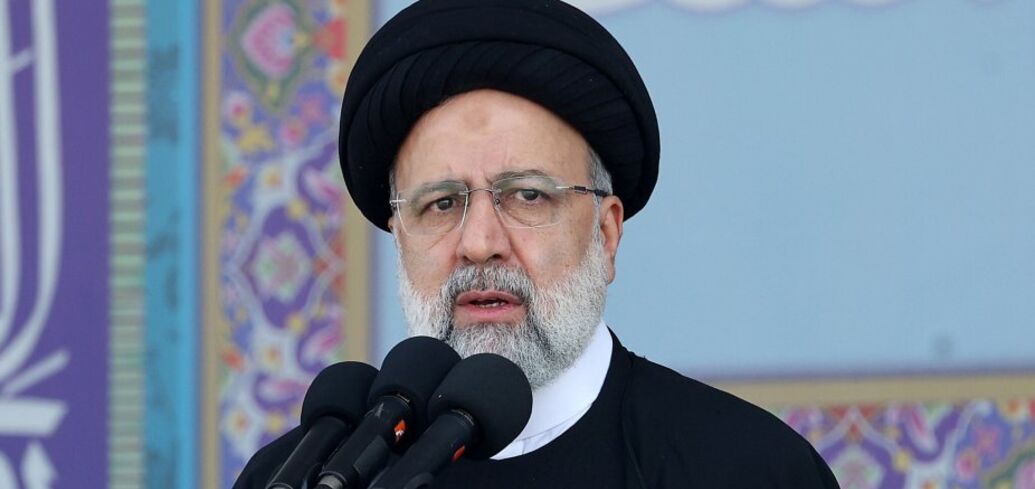 Helicopter with Iranian President Raisi crashes: details are known