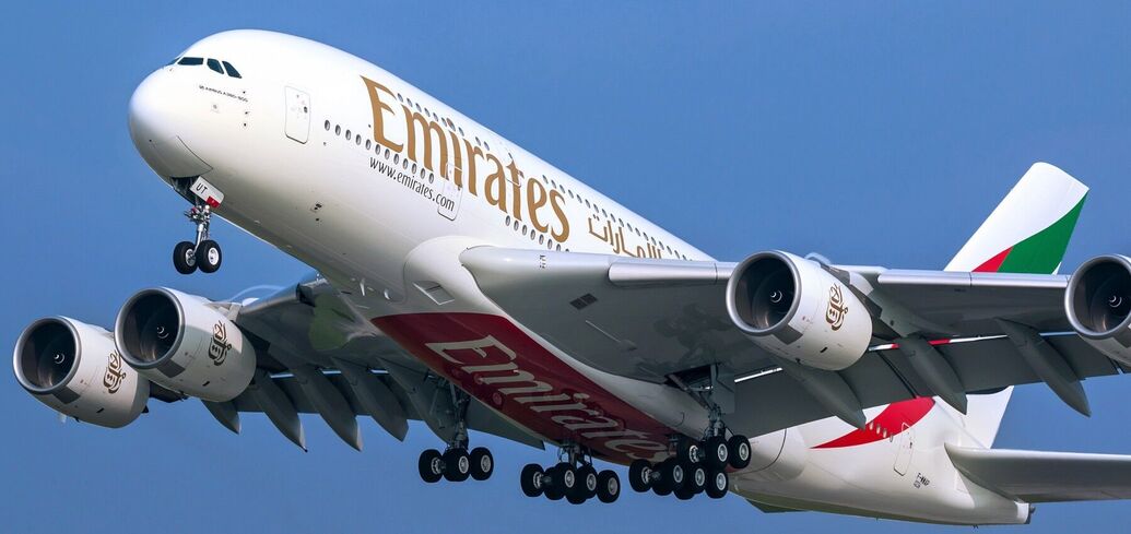 Emirates выпустит серию сумочек и аксессуаров, изготовленных из переделанных частей Boeing 777 и Airbus A380.