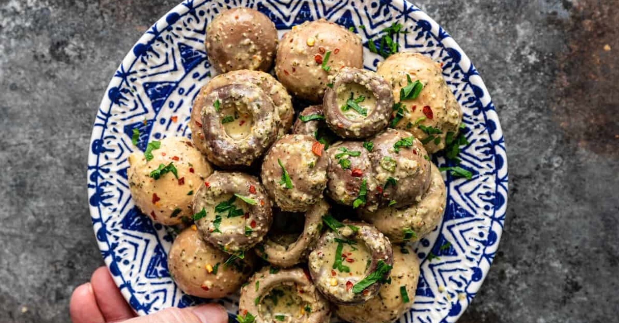 Simple baked mushrooms in 20 minutes: what to marinate them in
