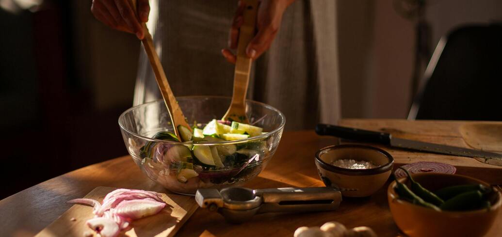 Cucumber appetizer for kebabs: the perfect combination