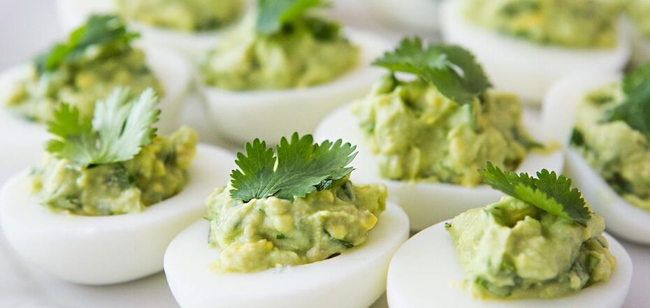 Stuffed eggs with filling without mayonnaise