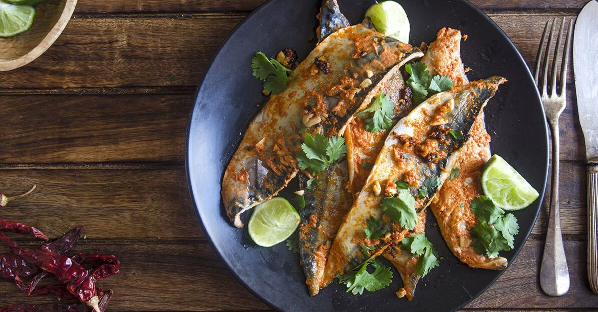 Spicy mackerel in the oven with a special ingredient: the taste will pleasantly surprise you