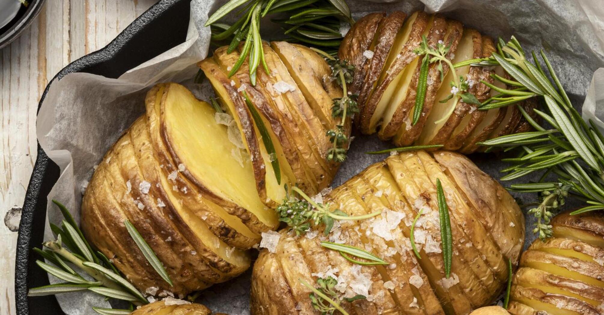 For guests or just for dinner: delicious and beautiful potatoes with bacon