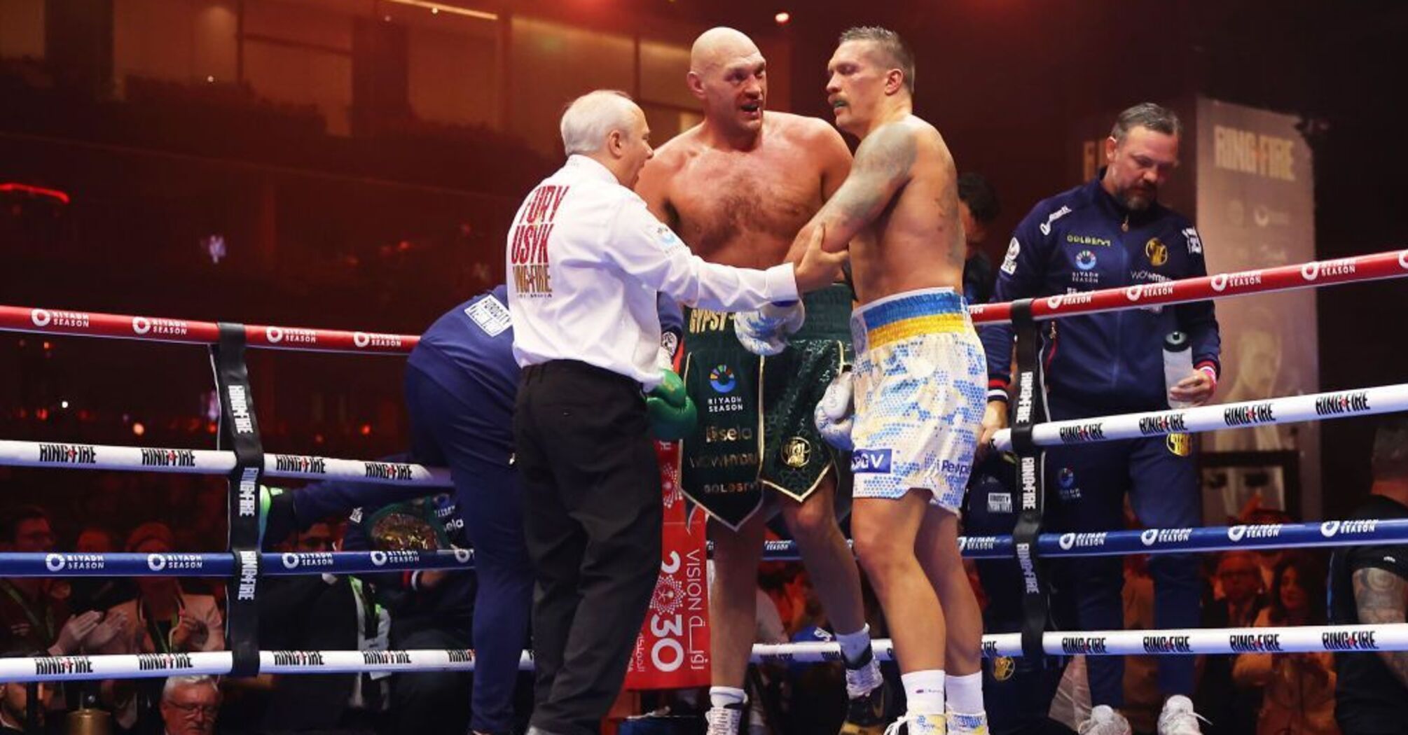 Undefeated heavyweight champion points to a 'very strange' situation in the Usyk– Fury fight